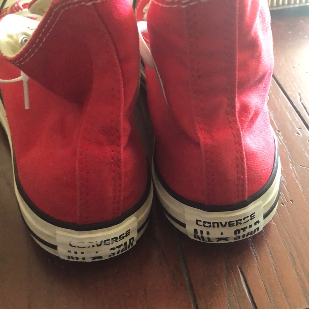 Unisex red high top red converse sneaks - Picture 4 of 6